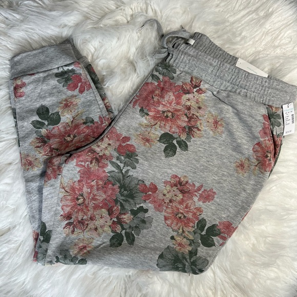 Maurices Plus Size Gray Floral Jogger Sweatpants 2X - Picture 2 of 7
